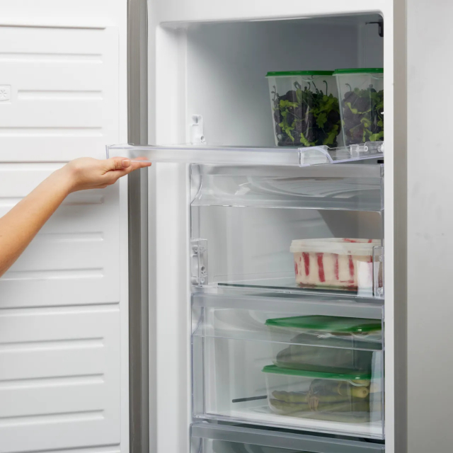 Smeg UKFF18EN2HX Freestanding No Frost Freezer Stainless Steel Door