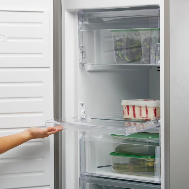 Smeg UKFF18EN2HX Freestanding No Frost Freezer Stainless Steel Door